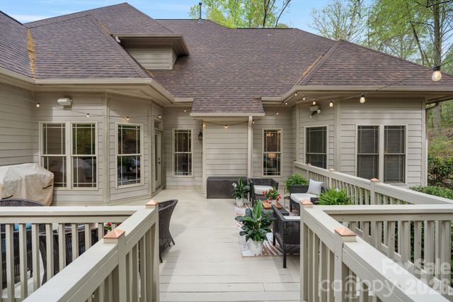 109 Hawksnest Lane, Mooresville, NC 28117