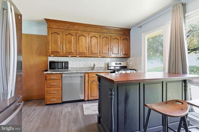 2102 LOUISE AVE, York, PA 17403