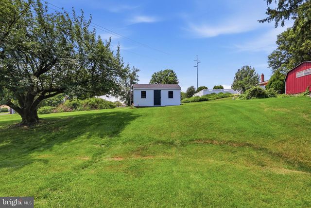 2102 LOUISE AVE, York, PA 17403