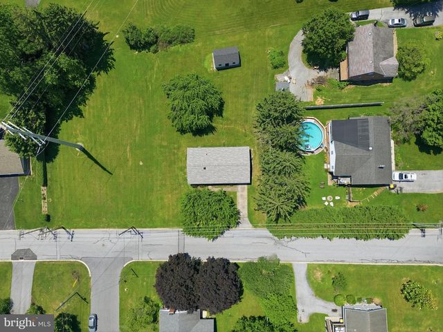 2102 LOUISE AVE, York, PA 17403