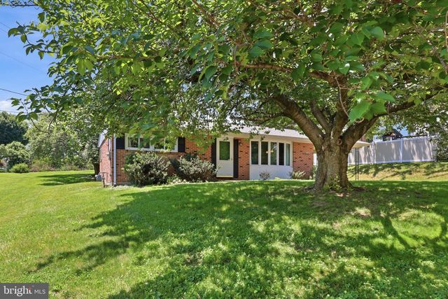 2102 LOUISE AVE, York, PA 17403