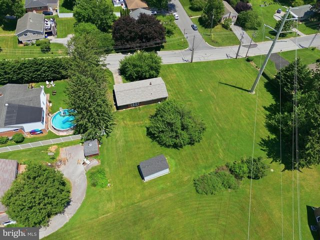 2102 LOUISE AVE, York, PA 17403
