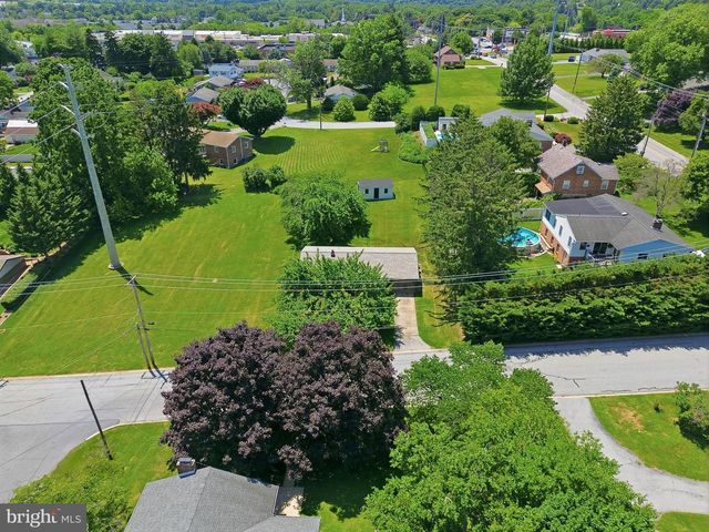 2102 LOUISE AVE, York, PA 17403