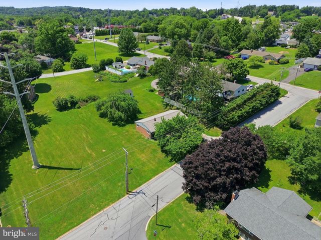 2102 LOUISE AVE, York, PA 17403