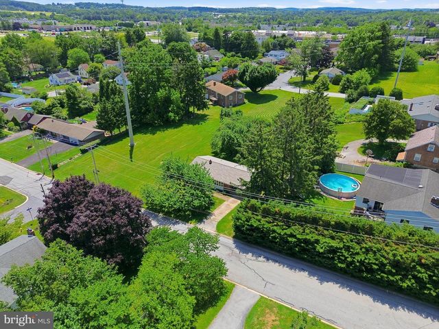 2102 LOUISE AVE, York, PA 17403
