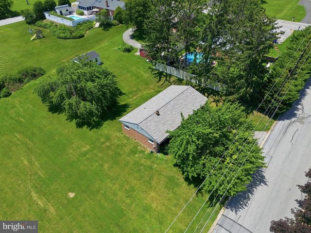 2102 LOUISE AVE, York, PA 17403