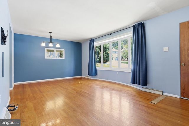 2102 LOUISE AVE, York, PA 17403