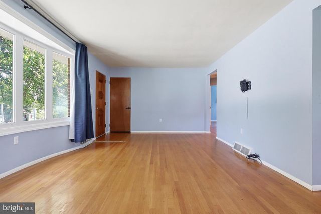 2102 LOUISE AVE, York, PA 17403