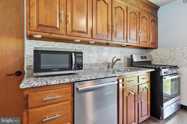 2102 LOUISE AVE, York, PA 17403