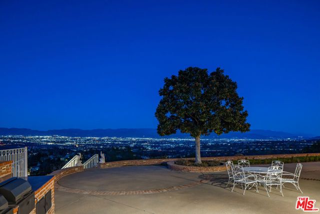 16501 Mulholland Drive, Los Angeles, CA 90049