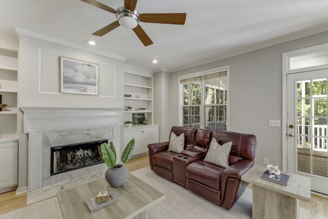 200 Oak Point Landing Drive, Mount Pleasant, SC 29464