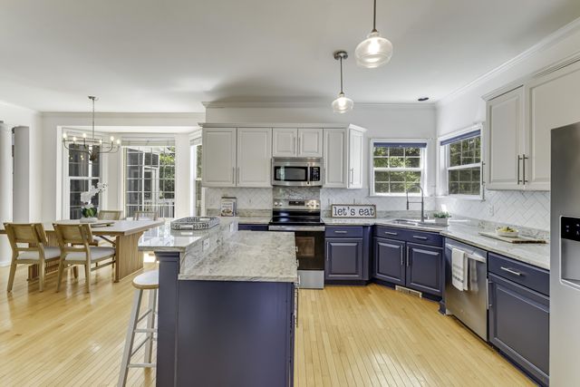 200 Oak Point Landing Drive, Mount Pleasant, SC 29464