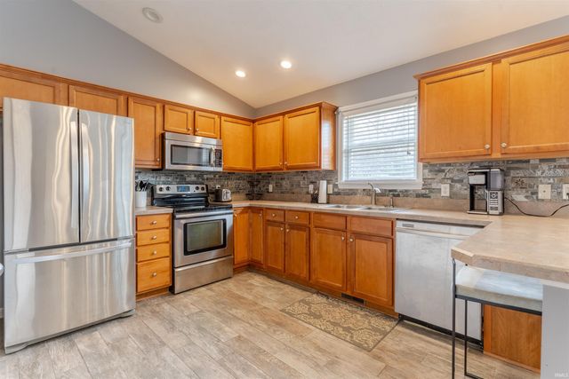 5768 Garden Valley Road, Newburgh, IN 47630