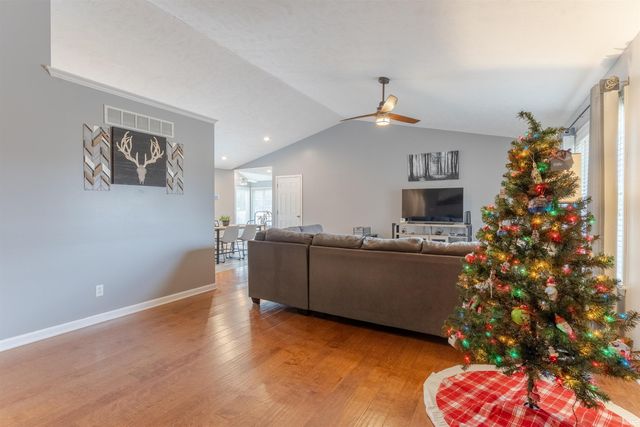 5768 Garden Valley Road, Newburgh, IN 47630