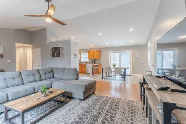 5768 Garden Valley Road, Newburgh, IN 47630