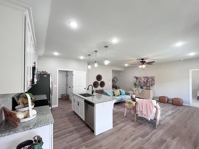 1209 S Stewart Street, Bolivar, MO 65613