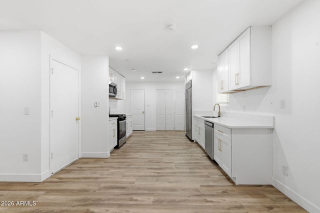 4136 W CARON Street, Phoenix, AZ 85051