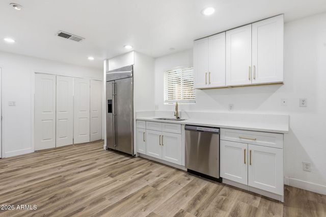 4136 W CARON Street, Phoenix, AZ 85051