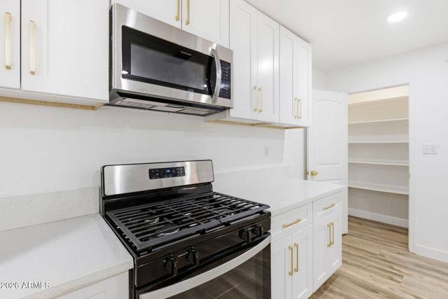 4136 W CARON Street, Phoenix, AZ 85051