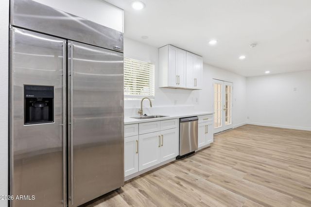 4136 W CARON Street, Phoenix, AZ 85051