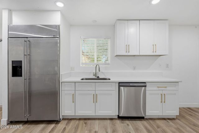 4136 W CARON Street, Phoenix, AZ 85051