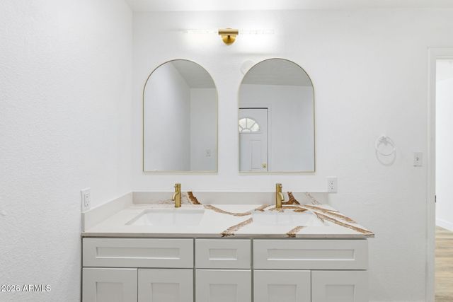 4136 W CARON Street, Phoenix, AZ 85051