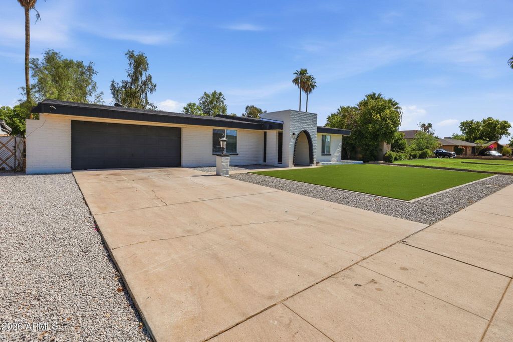 4136 W CARON Street, Phoenix, AZ 85051 — photo 4