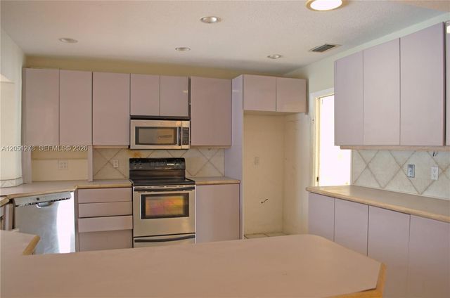 2811 NE 57th St, Fort Lauderdale, FL 33308
