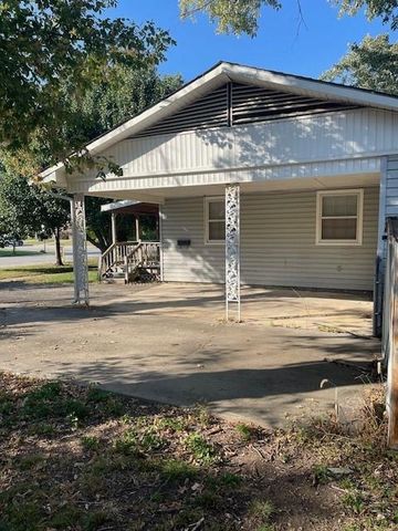 300 S Ozark Street, Girard, KS 66724