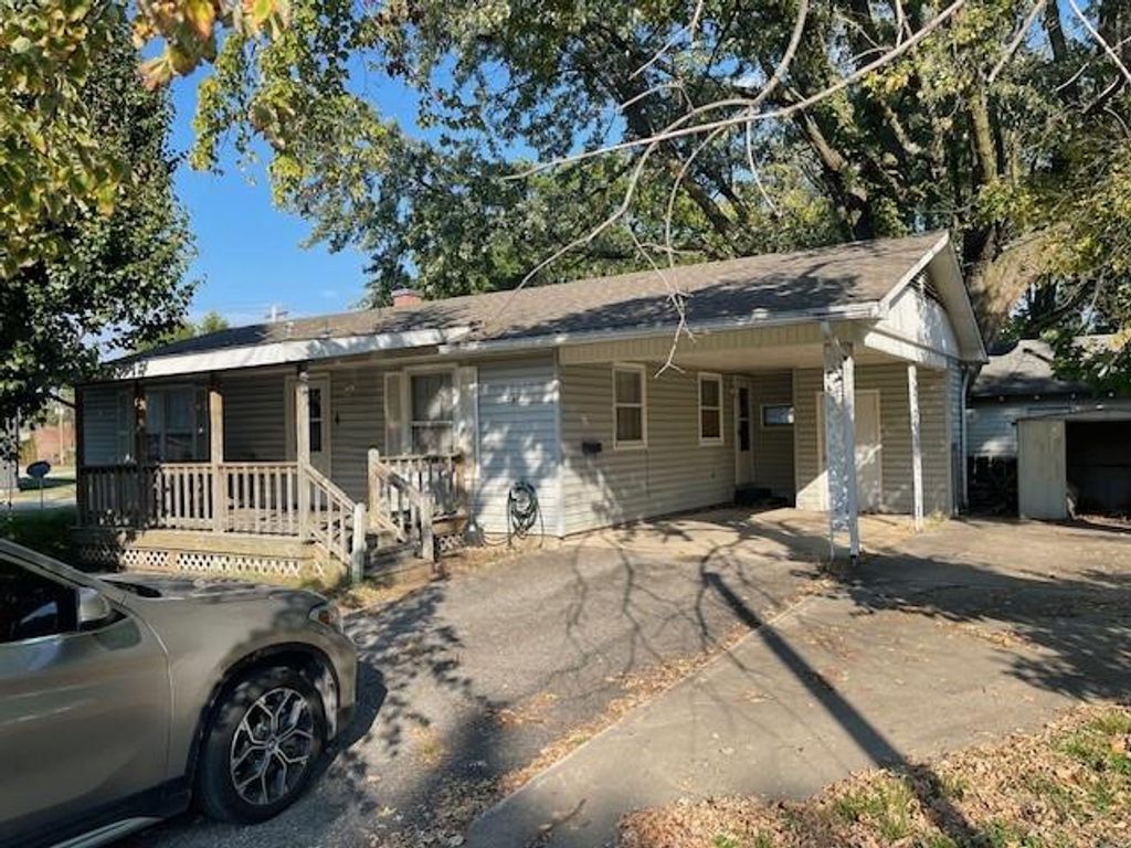 300 S Ozark Street, Girard, KS 66724