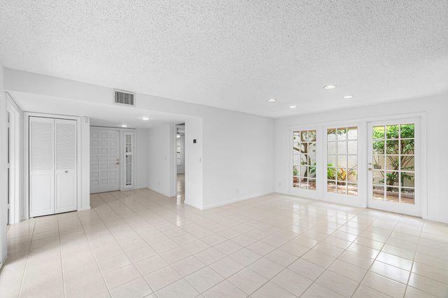 5635 Kiowa Circle, Boynton Beach, FL 33437