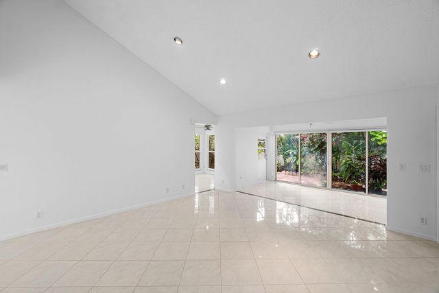 5635 Kiowa Circle, Boynton Beach, FL 33437