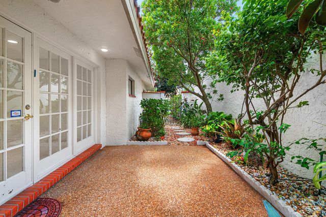 5635 Kiowa Circle, Boynton Beach, FL 33437