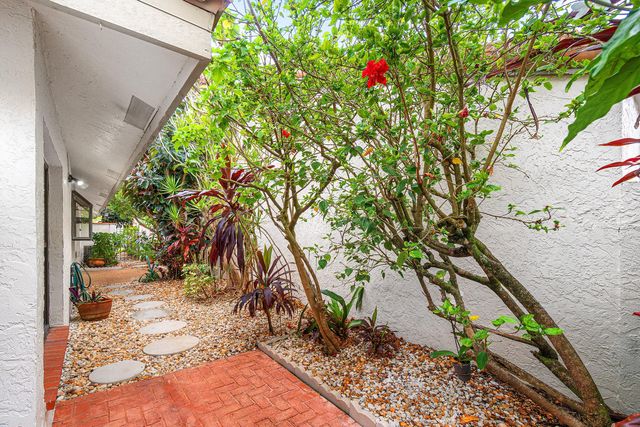 5635 Kiowa Circle, Boynton Beach, FL 33437
