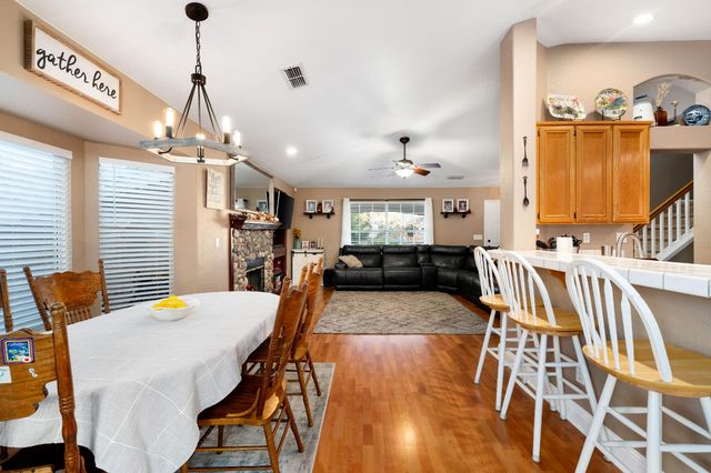 8810 Laguna Star Dr, Elk Grove, CA 95758