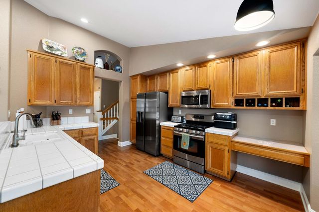 8810 Laguna Star Dr, Elk Grove, CA 95758