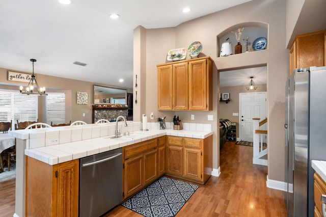 8810 Laguna Star Dr, Elk Grove, CA 95758