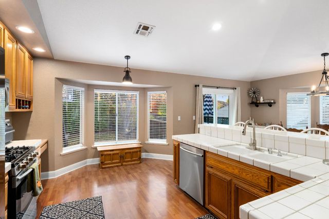 8810 Laguna Star Dr, Elk Grove, CA 95758