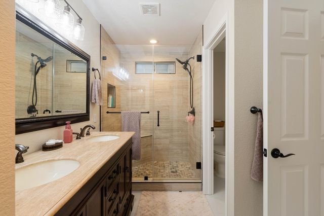 8810 Laguna Star Dr, Elk Grove, CA 95758