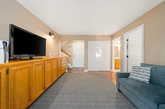 8810 Laguna Star Dr, Elk Grove, CA 95758