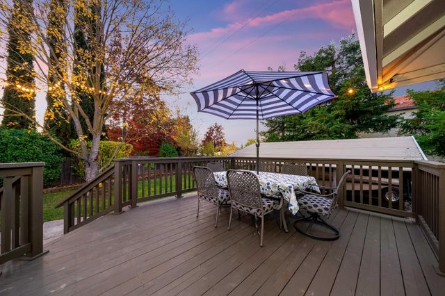 8810 Laguna Star Dr, Elk Grove, CA 95758