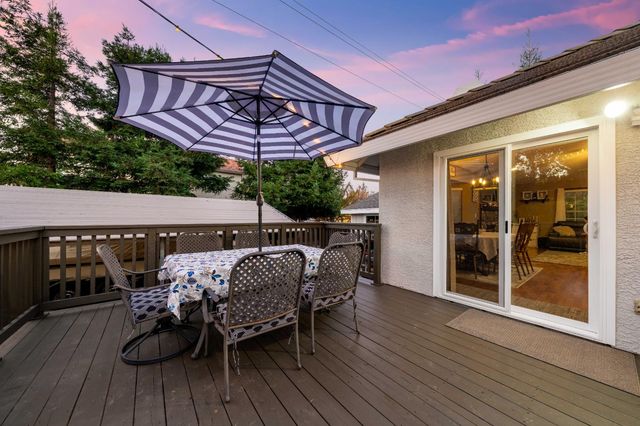 8810 Laguna Star Dr, Elk Grove, CA 95758