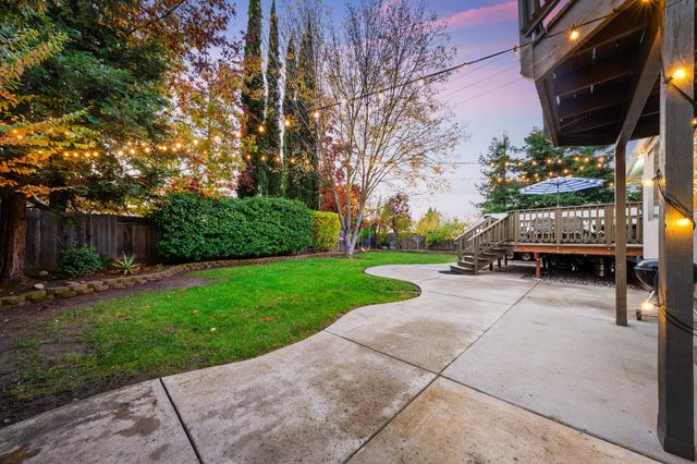 8810 Laguna Star Dr, Elk Grove, CA 95758