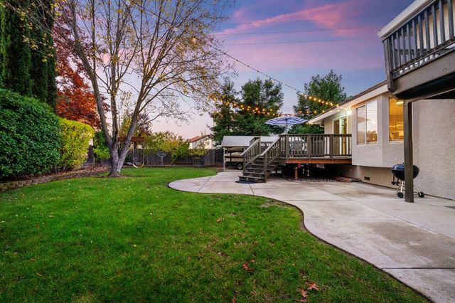 8810 Laguna Star Dr, Elk Grove, CA 95758