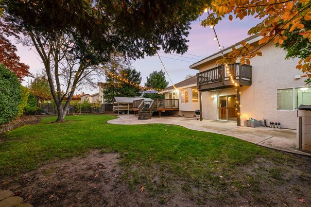 8810 Laguna Star Dr, Elk Grove, CA 95758