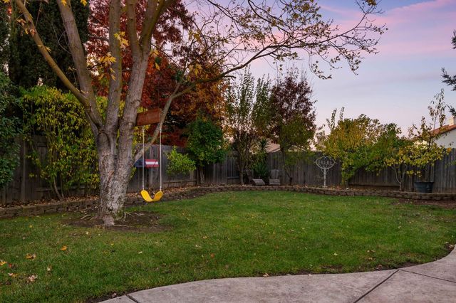 8810 Laguna Star Dr, Elk Grove, CA 95758