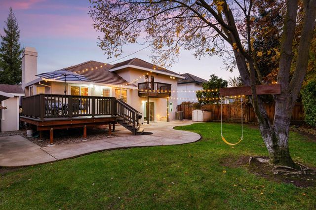 8810 Laguna Star Dr, Elk Grove, CA 95758