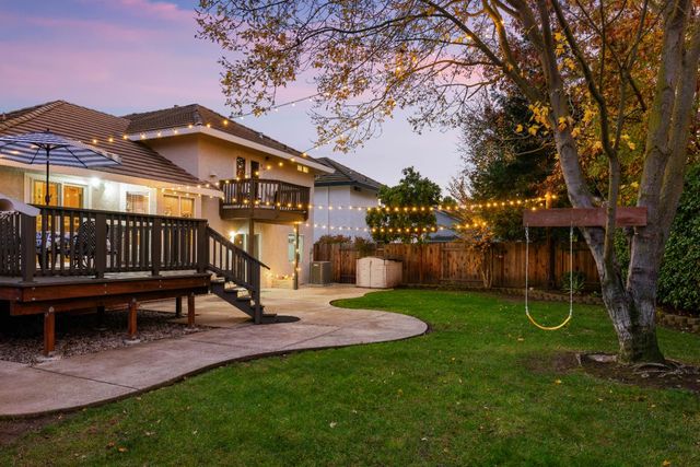 8810 Laguna Star Dr, Elk Grove, CA 95758