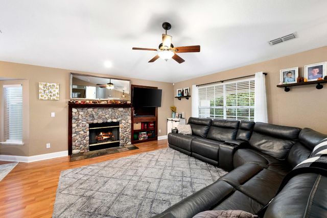 8810 Laguna Star Dr, Elk Grove, CA 95758