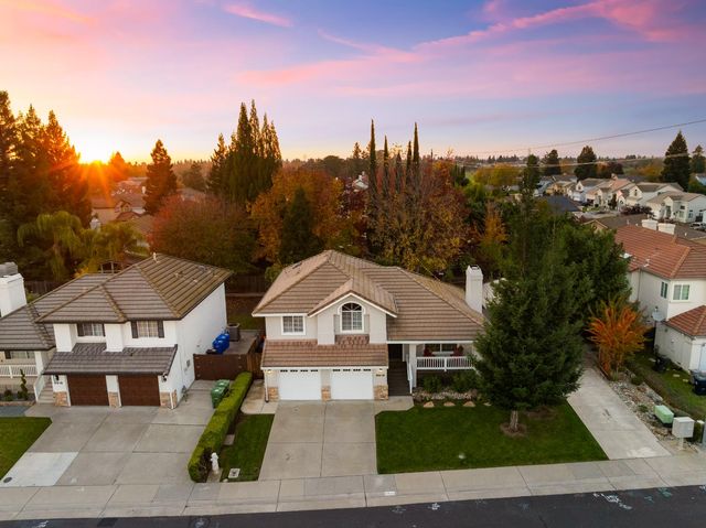 8810 Laguna Star Dr, Elk Grove, CA 95758